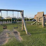 Bay Dream - Part Of The The Bay Filey Village With Pool, Gym And Direct Access, Pub, Restaurant, Tennis And Meadows Walks * Reighton