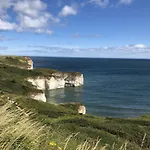 Bay Dream - Part Of The The Bay Filey Village With Pool, Gym And Direct Access, Pub, Restaurant, Tennis And Meadows Walks Reighton
