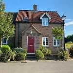Bay Dream - Part Of The The Bay Filey Village With Pool, Gym And Direct Access, Pub, Restaurant, Tennis And Meadows Walks * Reighton
