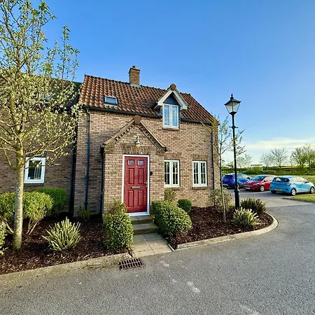 Bay Dream - Part Of The The Bay Filey Village With Pool, Gym And Direct Access, Pub, Restaurant, Tennis And Meadows Walks * Reighton