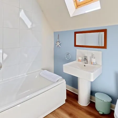 Bay Dream - Part Of The The Bay Filey Village With Pool, Gym And Direct Access, Pub, Restaurant, Tennis And Meadows Walks *