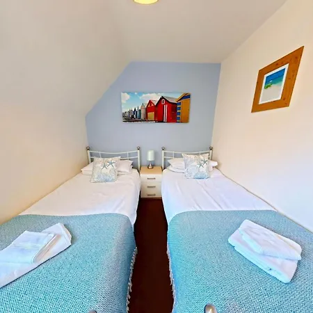 Bay Dream - Part Of The The Bay Filey Village With Pool, Gym And Direct Access, Pub, Restaurant, Tennis And Meadows Walks Reighton