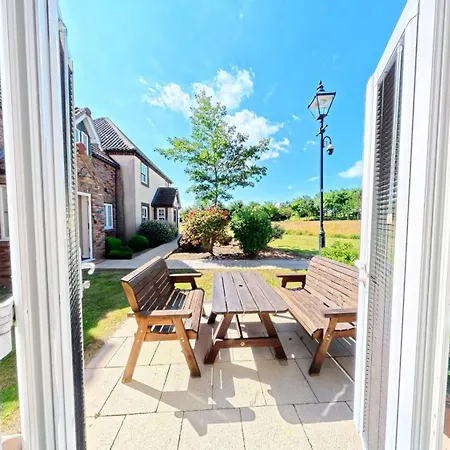 Bay Dream - Part Of The The Bay Filey Village With Pool, Gym And Direct Access, Pub, Restaurant, Tennis And Meadows Walks Reighton
