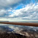Bay Dream - Part Of The The Bay Filey Village With Pool, Gym And Direct Access, Pub, Restaurant, Tennis And Meadows Walks Holiday home *