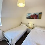 Holiday home Bay Dream - Part Of The The Bay Filey Village With Pool, Gym And Direct Access, Pub, Restaurant, Tennis And Meadows Walks Reighton